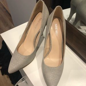 Nine West Martina Grey Spotted Heels Size7
